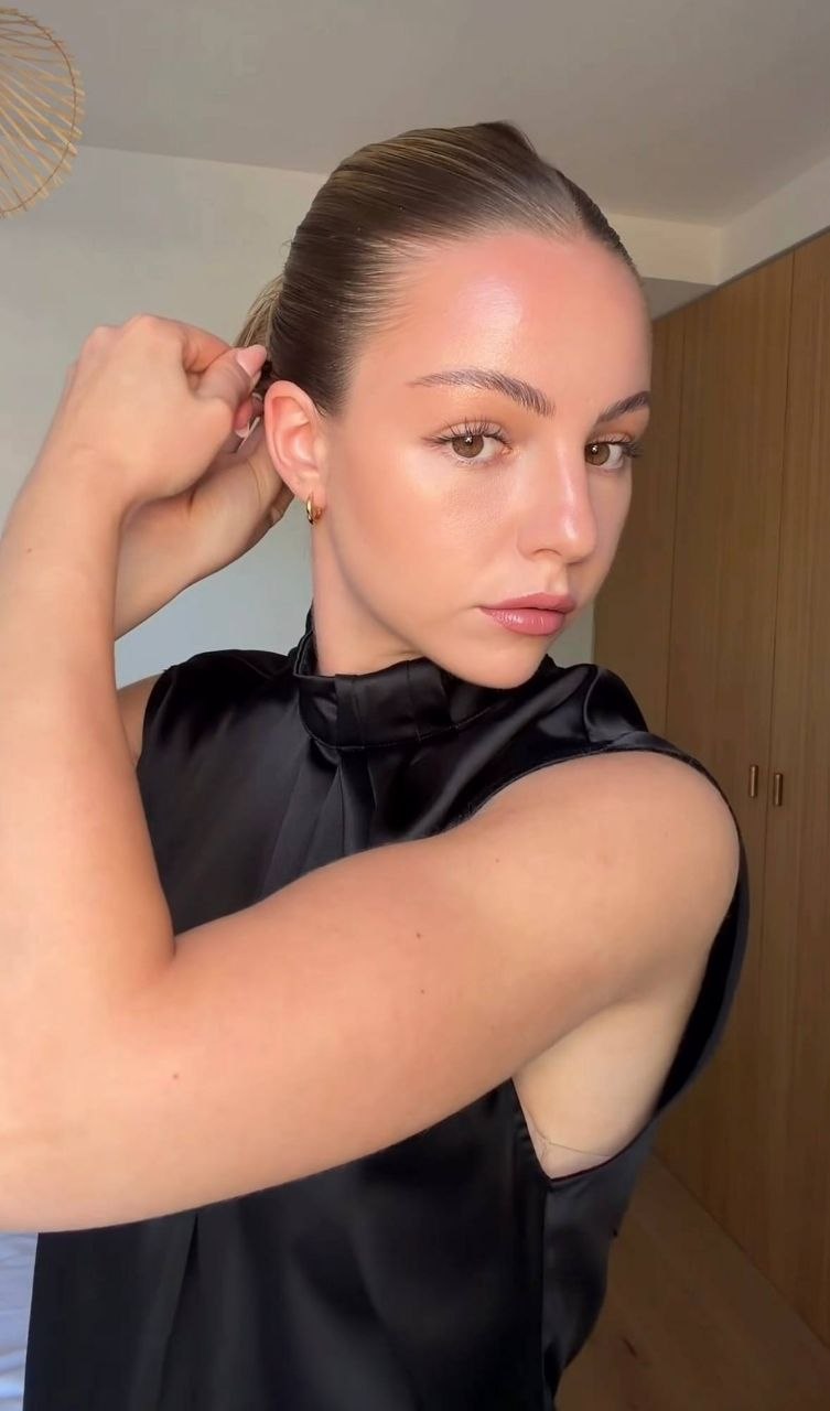 Escort Gallery