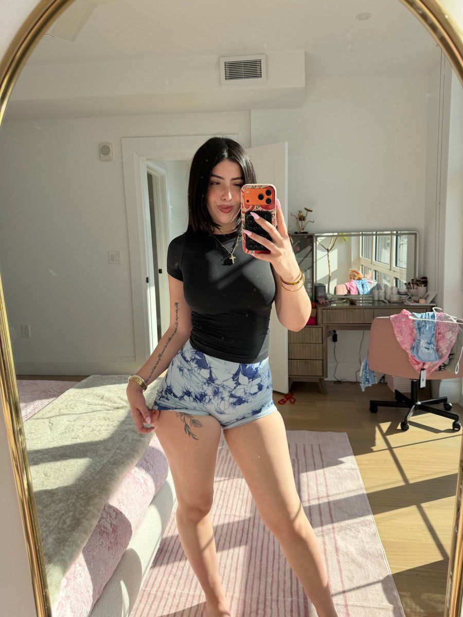 Escort Gallery