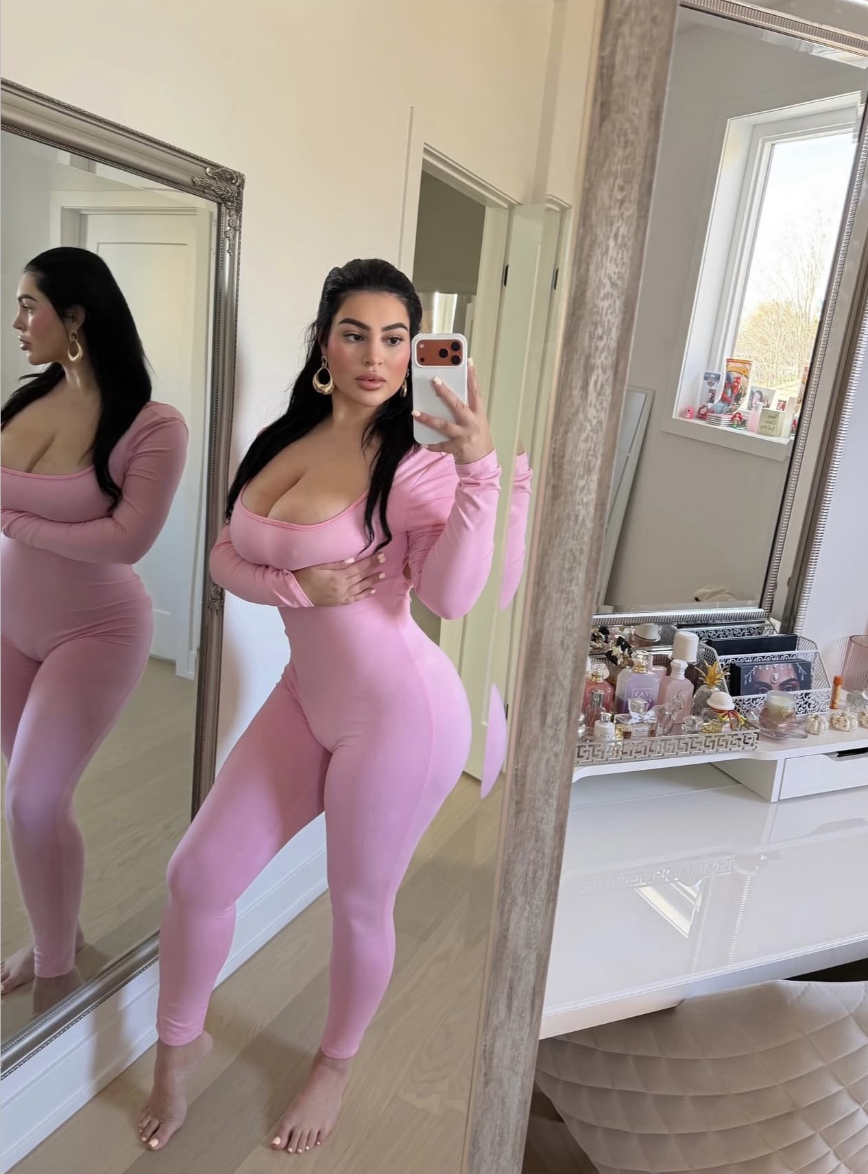 Escort Gallery