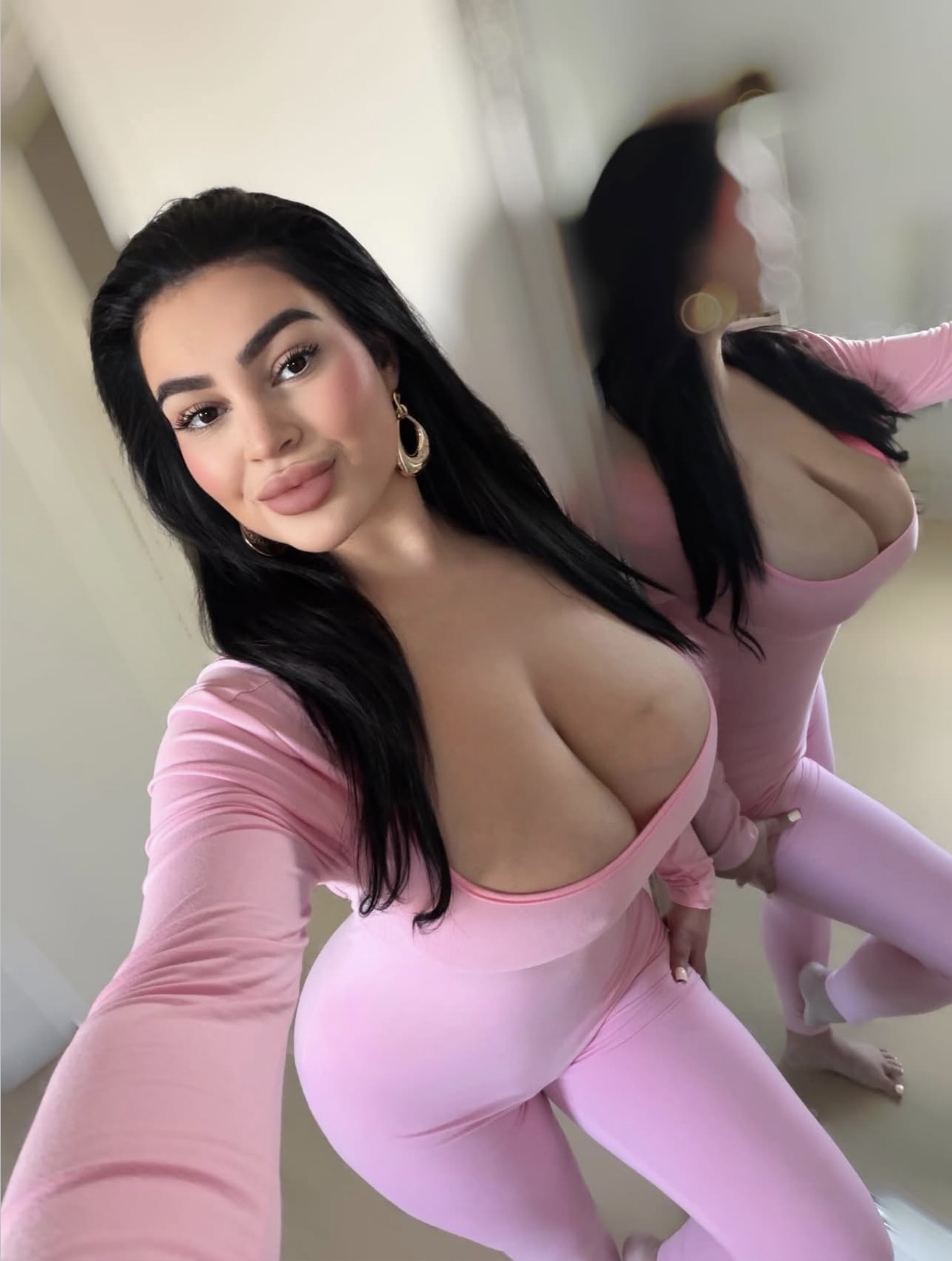 Escort Gallery