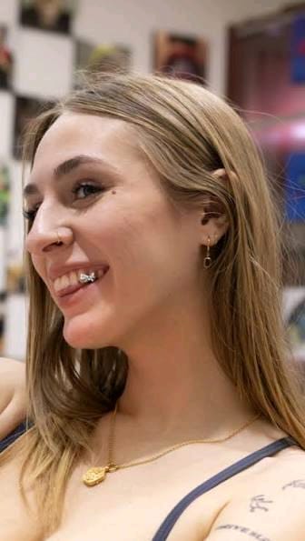 Escort Gallery
