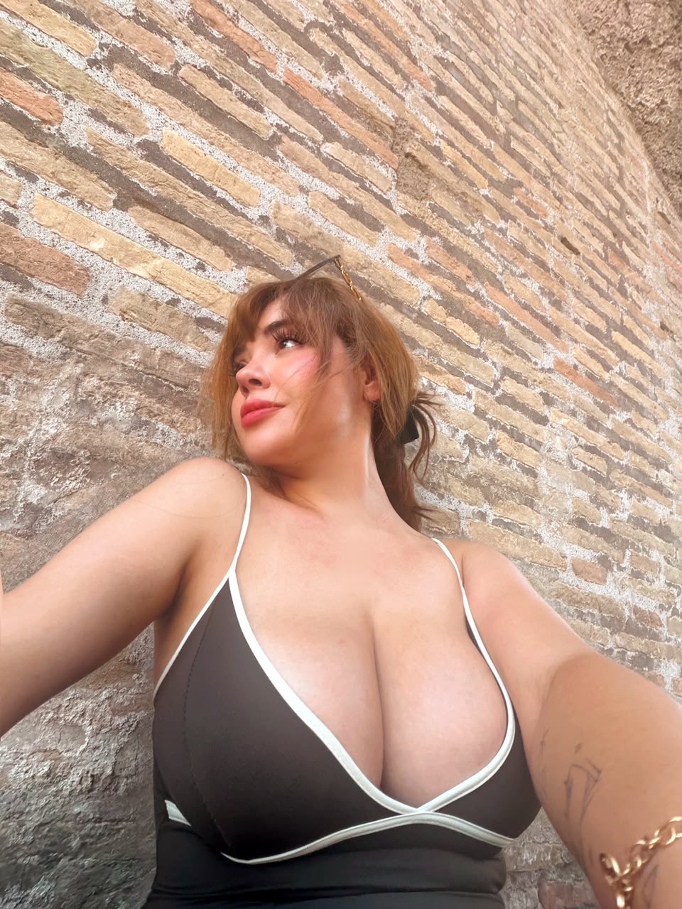 Escort Gallery