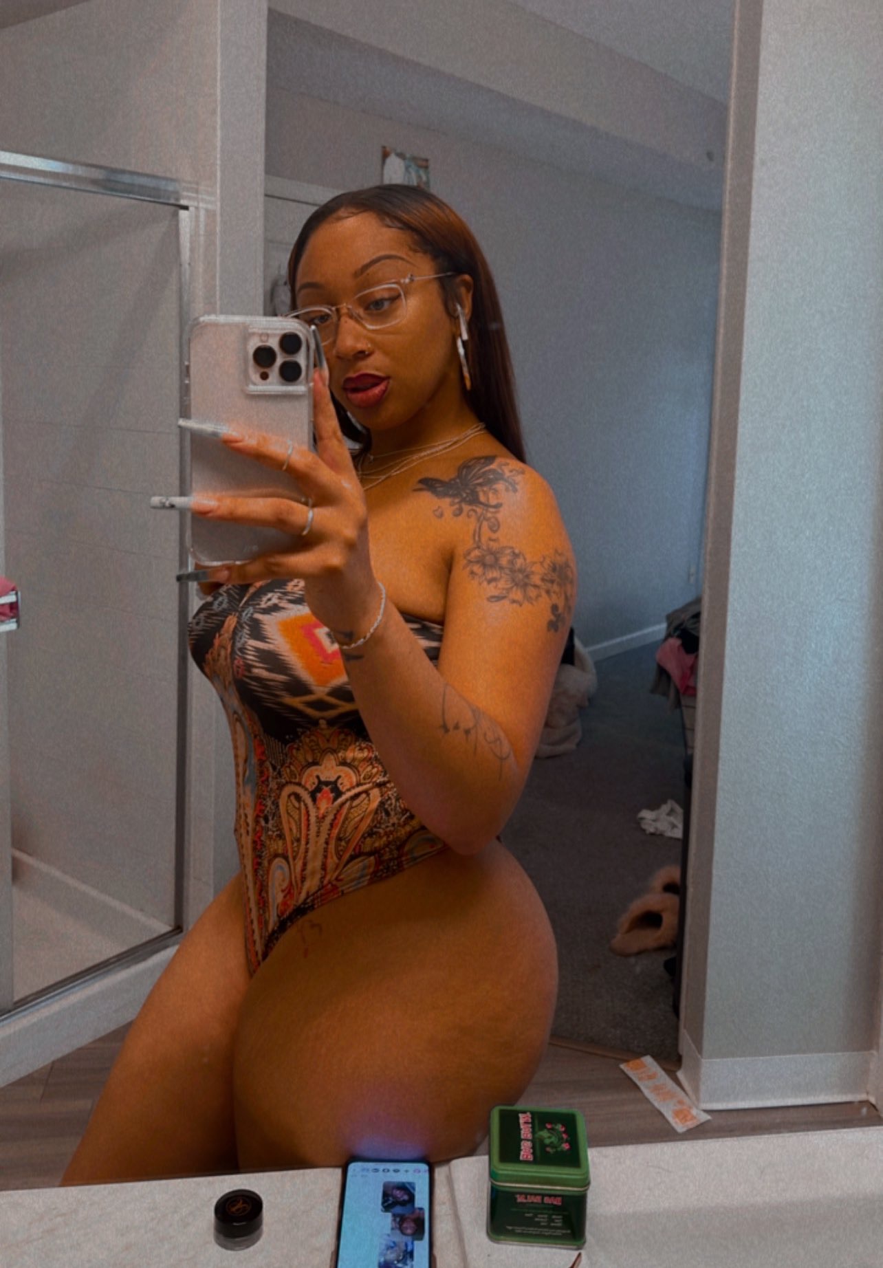 Escort Gallery