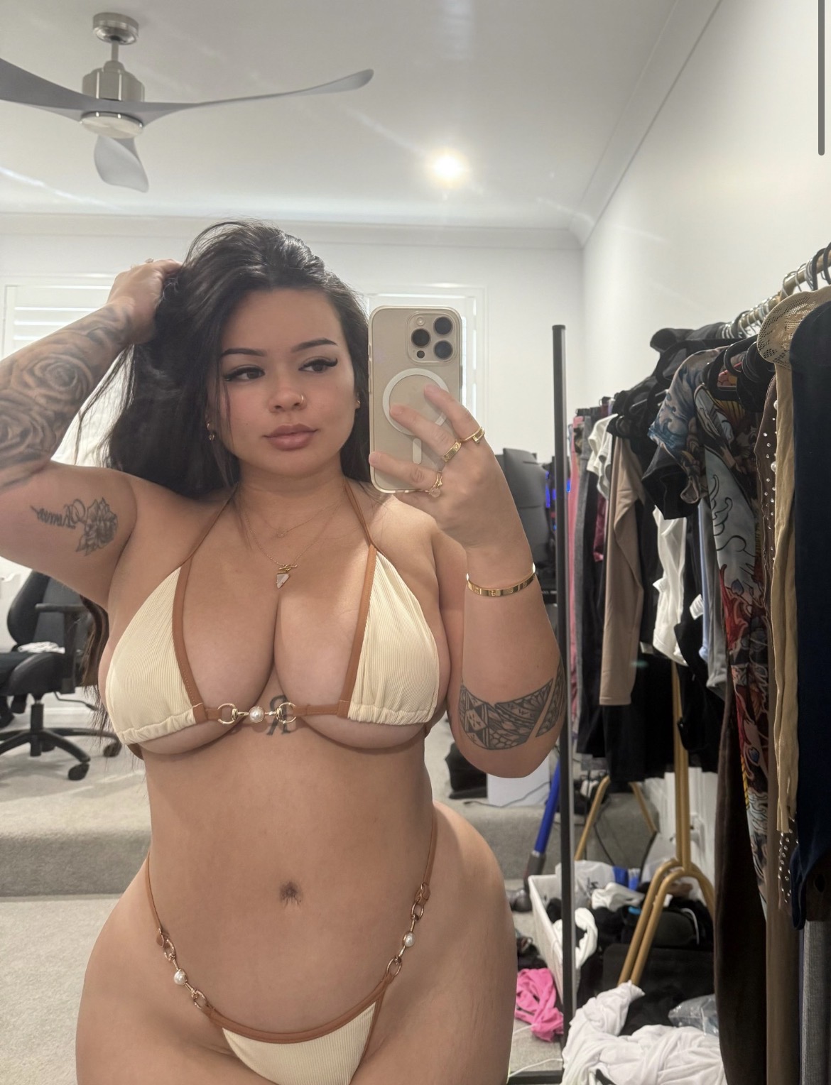 Escort Gallery
