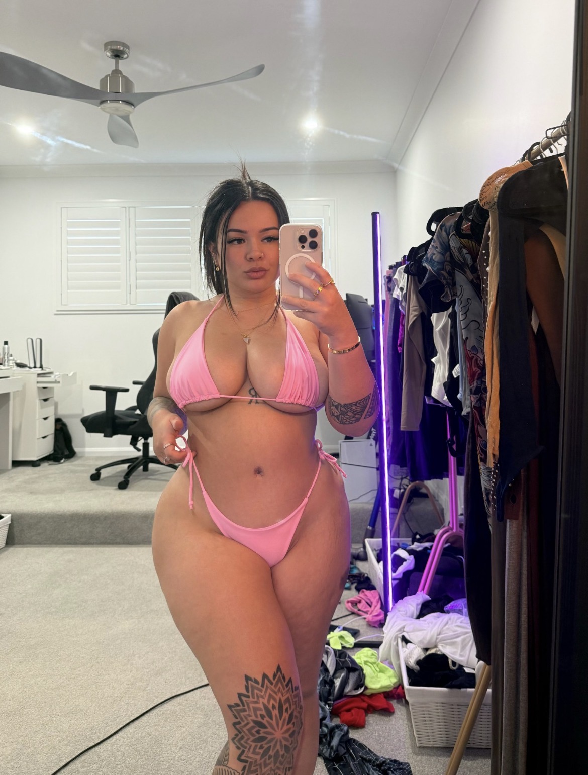 Escort Gallery
