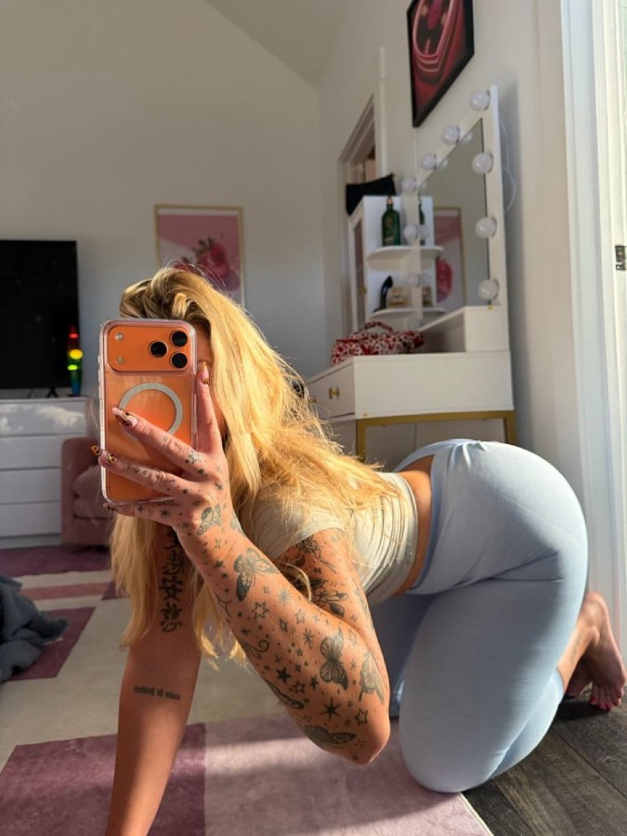 Escort Gallery