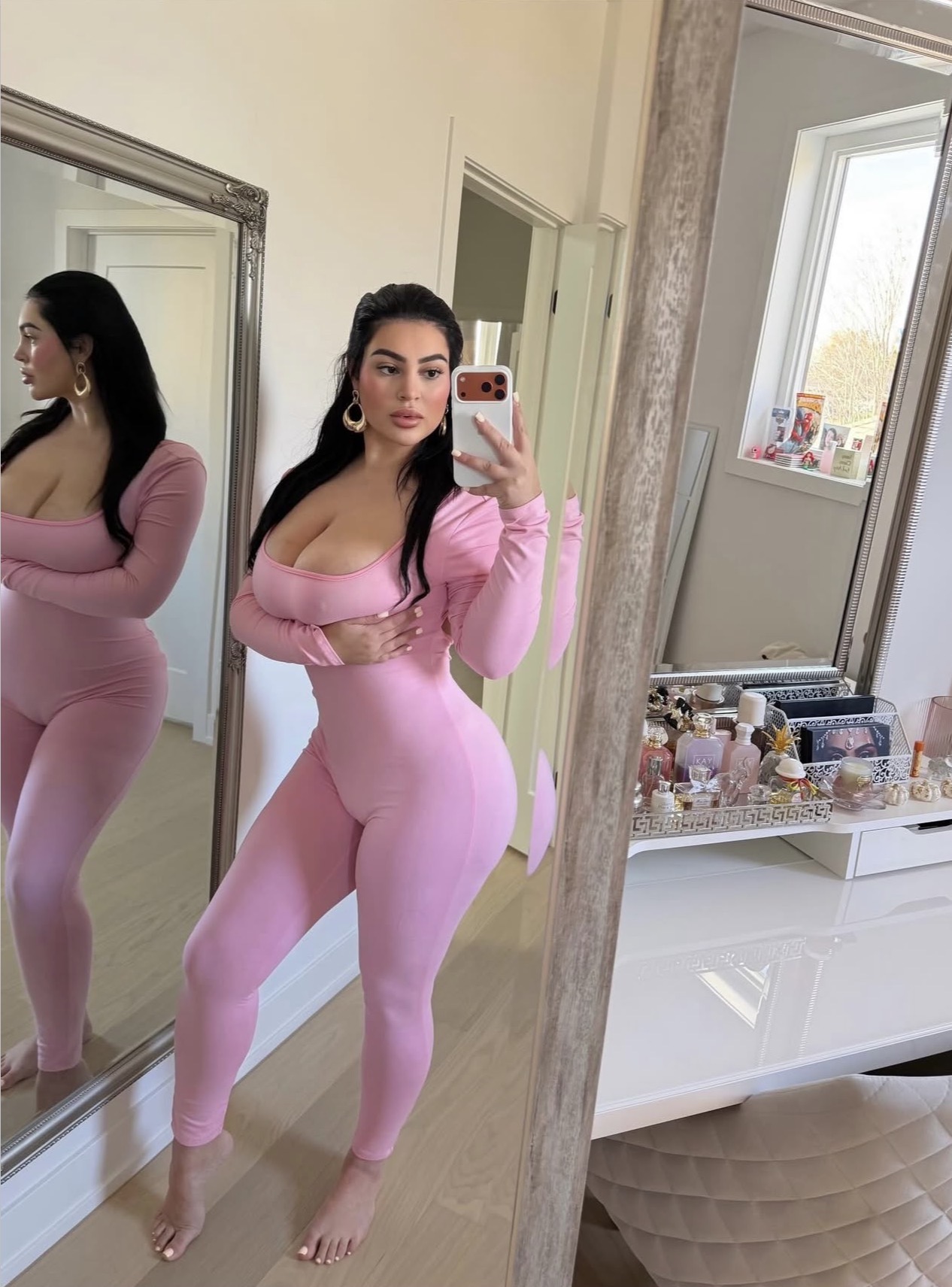 Escort Gallery