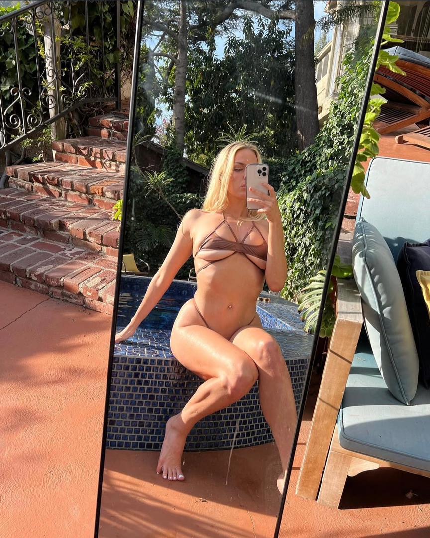 Escort Gallery