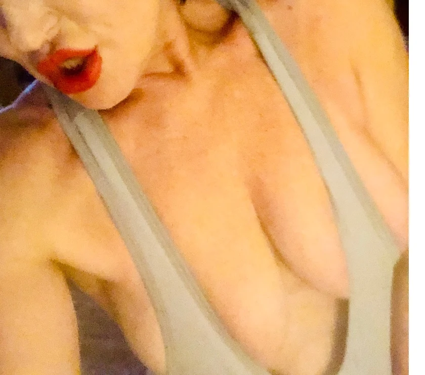 Escort Gallery